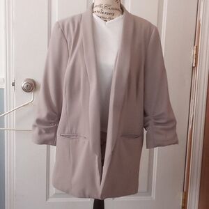 Apt 9 dress tan Jacket blazer. 2 front pockets. Ruched sleeves